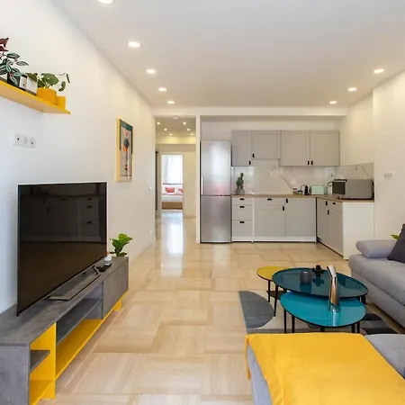Apartment L38 Hobeika Fleur 7min Walk To Beach,free Park,balc&ac *