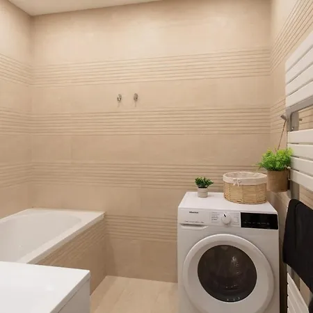 L38 Hobeika Fleur 7min Walk To Beach,free Park,balc&ac Nice