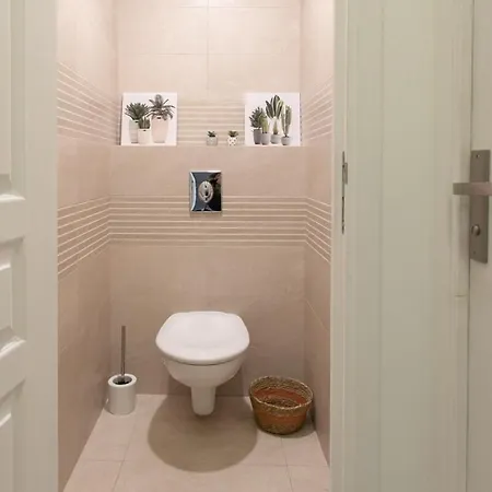 L38 Hobeika Fleur 7min Walk To Beach,free Park,balc&ac Apartment